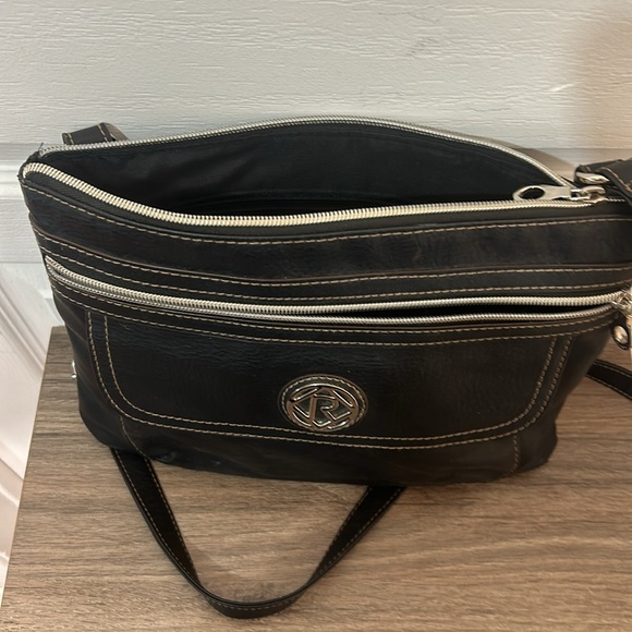 RELIC VEGAN LEATHER CROSSBODY BLACK PURSE - Picture 8 of 8